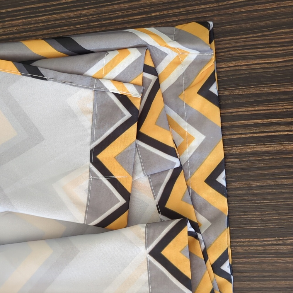 Geometric pattern shower curtain - Picture 3 of 7